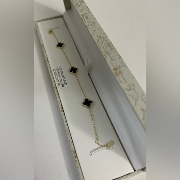 New Rachel Zoe 14K Gold Plated 4 Leaf Cubic Zirconia Black & Gold Bracel… - Picture 6 of 16